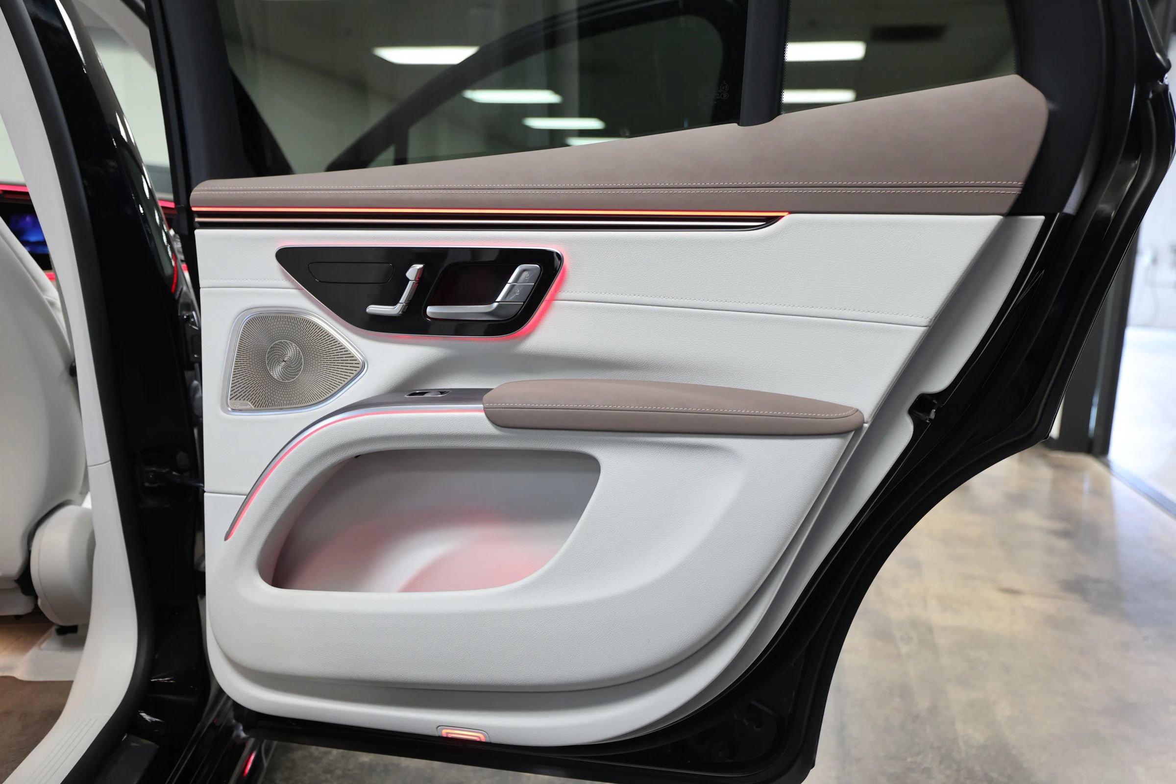 Used 2023 Mercedes-Benz EQS 580 4MATIC SUV image 49