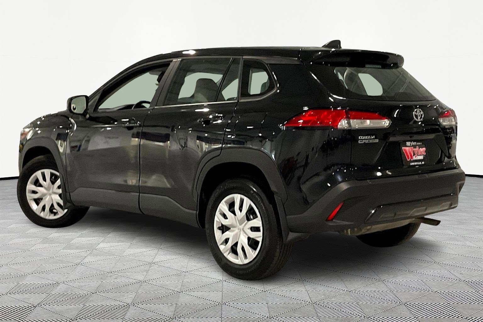 Used 2025 Toyota Corolla Cross L image 4