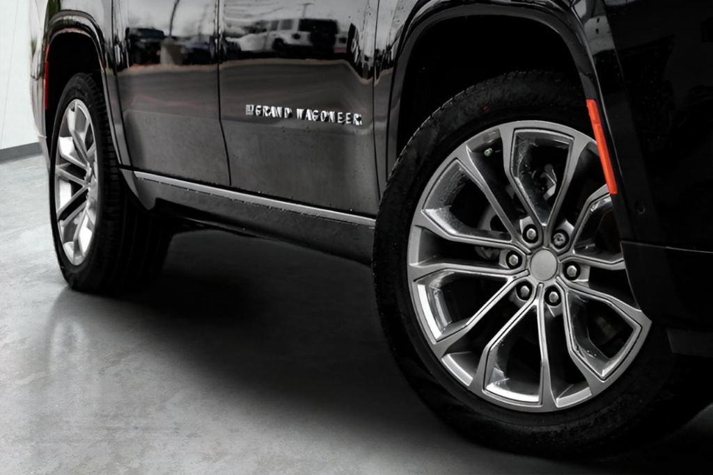 Used 2023 Jeep Grand Wagoneer L Series II w/ Premium Group II image 23