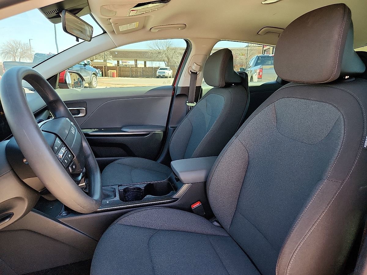 Used 2025 Kia K4 LXS image 7