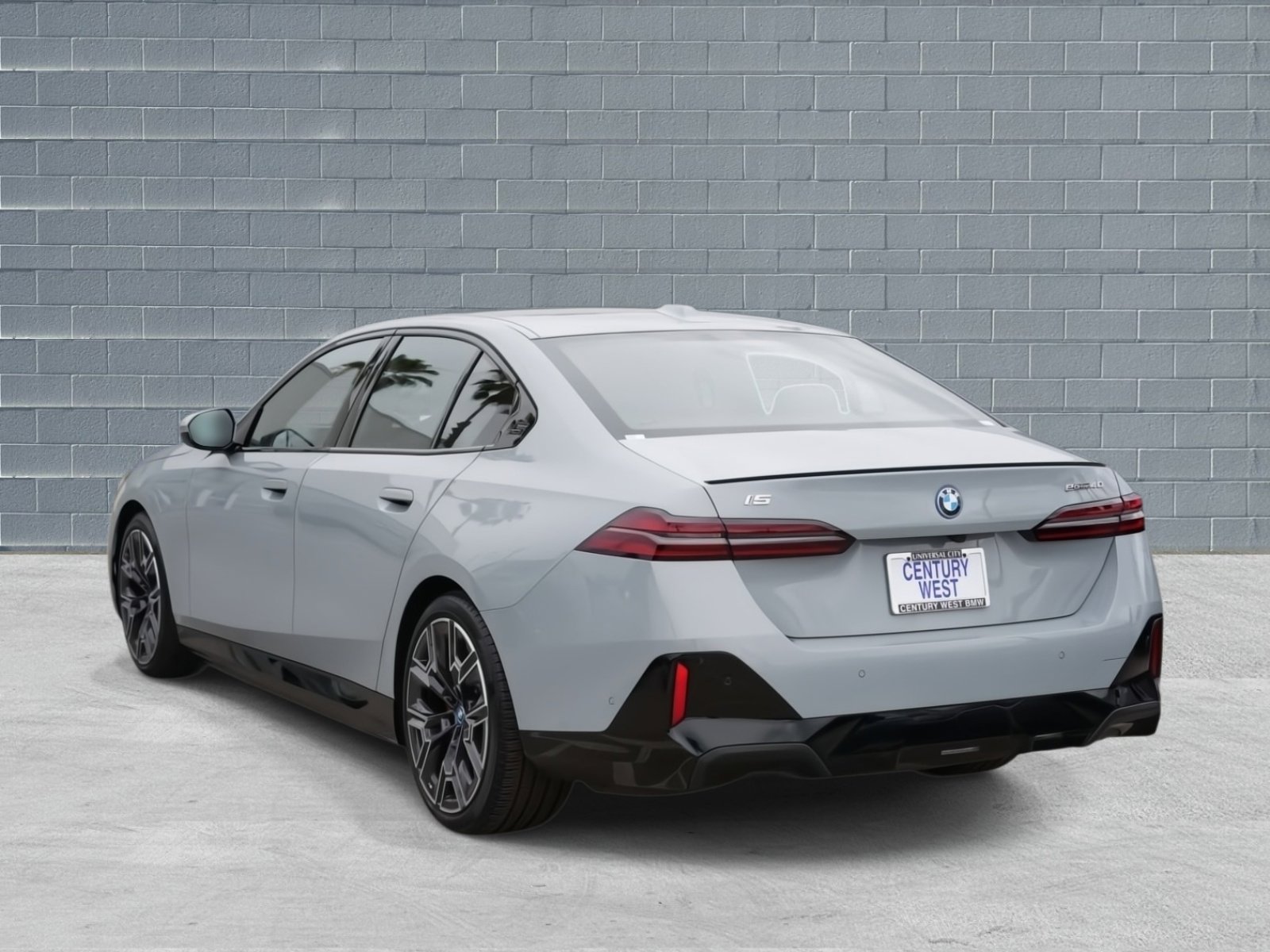 Used 2025 BMW i5 eDrive40i w/ M Sport Package image 3