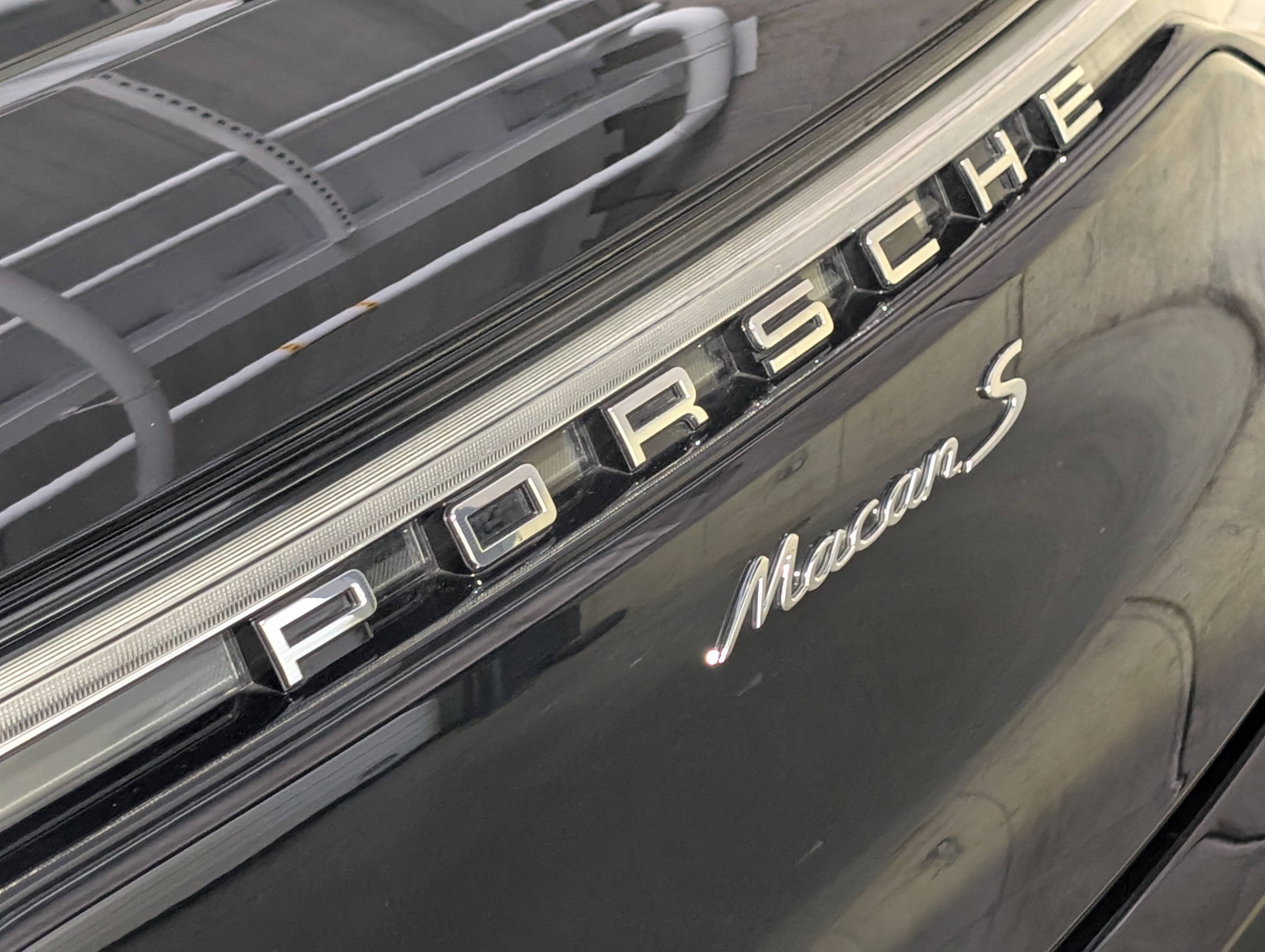 Certified 2025 Porsche Macan S AWD/4WD image 57