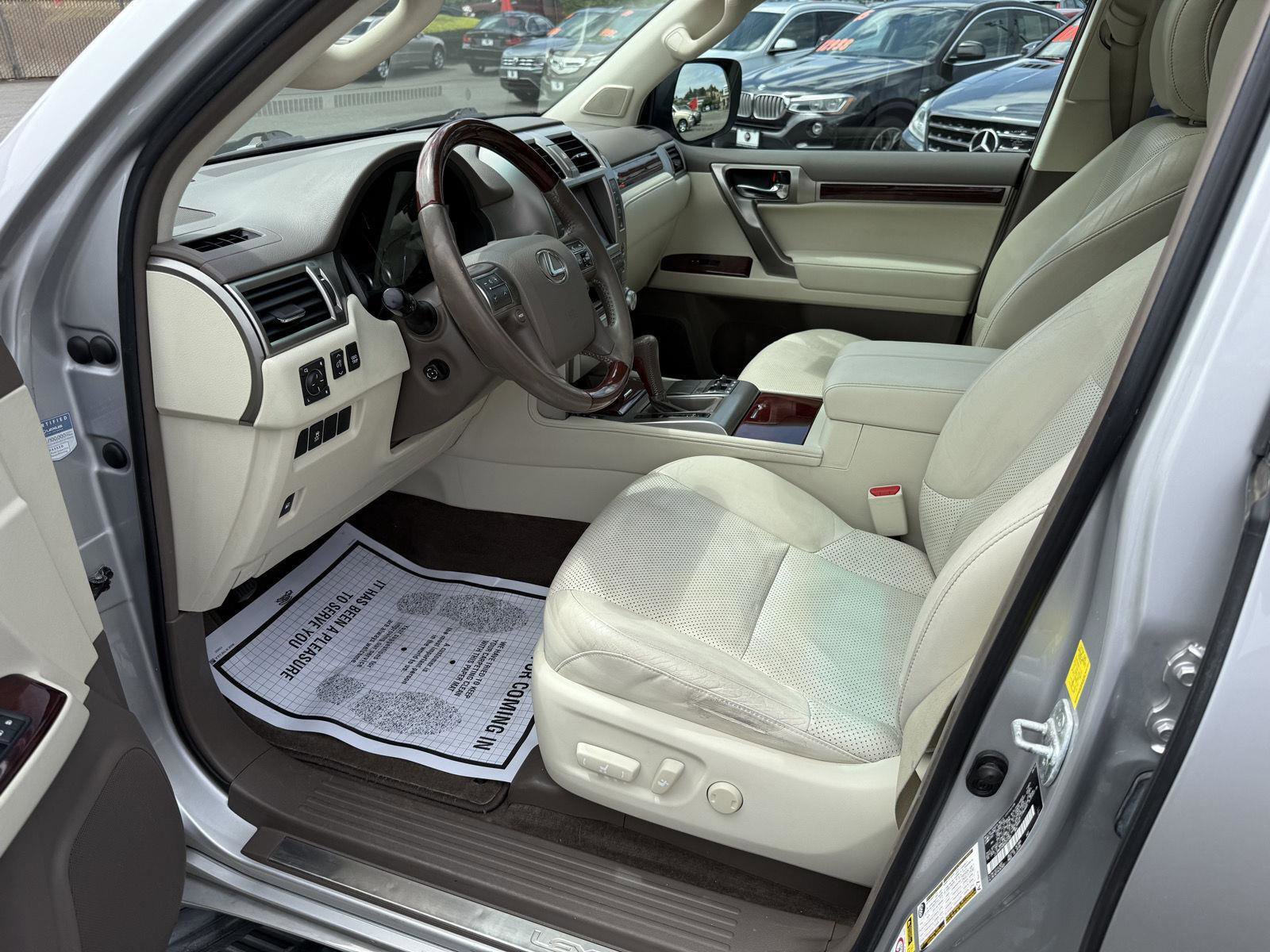 Used 2011 Lexus GX 460 w/ Comfort Plus Pkg image 13