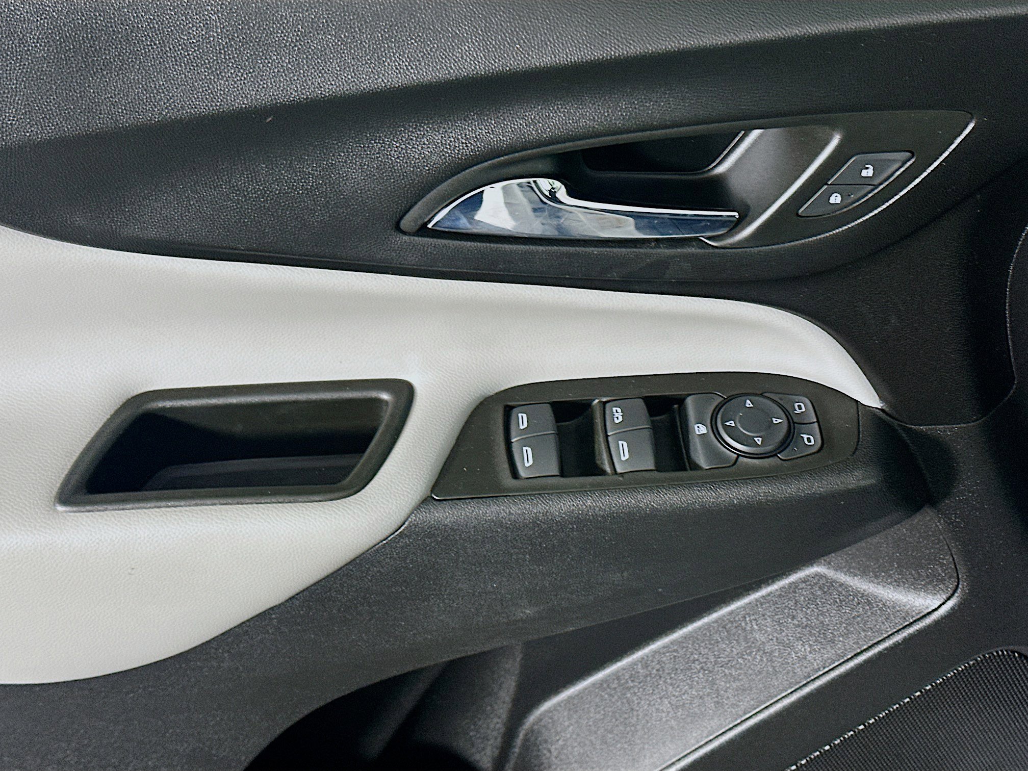 Used 2022 Chevrolet Equinox LS w/ LS Convenience Package image 15