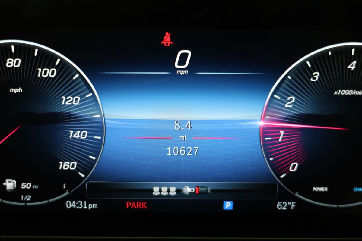 Used 2025 Mercedes-Benz GLB 250 4MATIC image 11