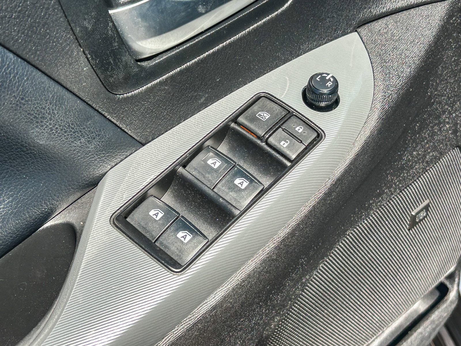 Used 2020 Toyota Sienna SE w/ SE Preferred Package FWD image 24