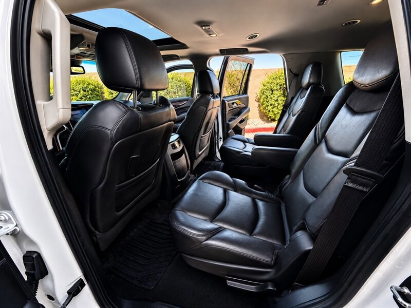 Used 2019 Cadillac Escalade Luxury AWD/4WD image 11