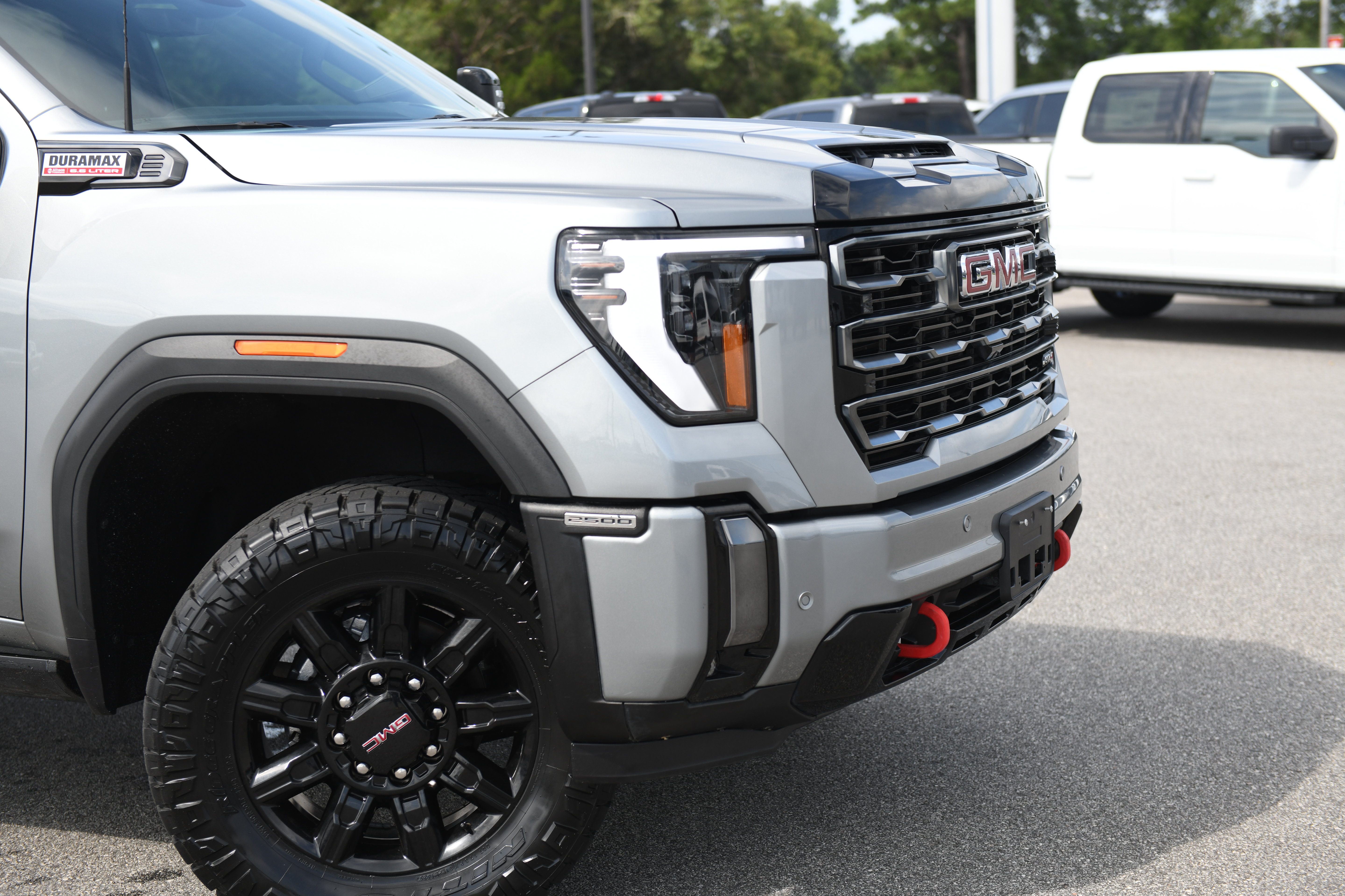 Used 2024 GMC Sierra 2500 AT4 w/ AT4 Premium Plus Package AWD/4WD image 3