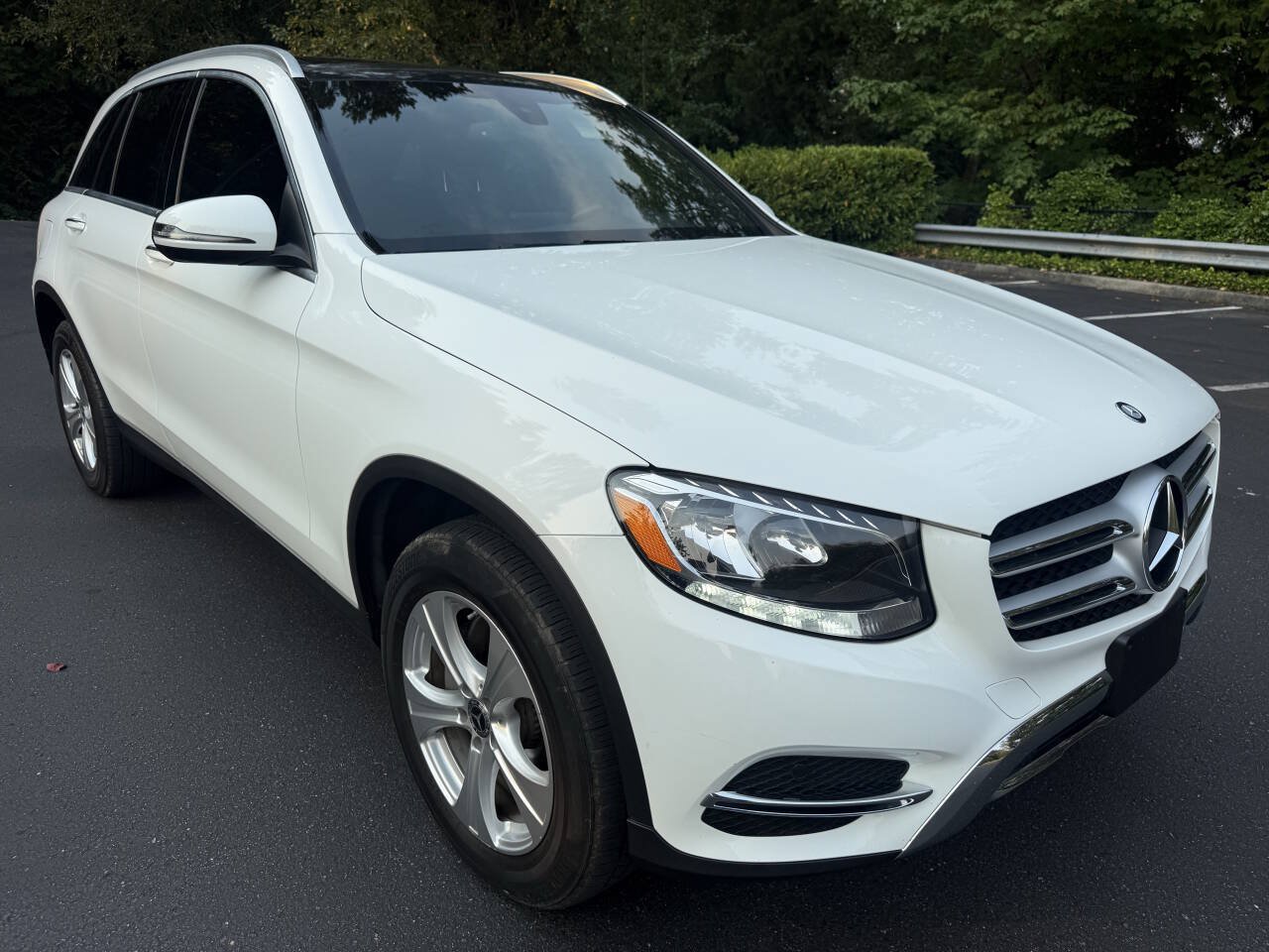 Used 2017 Mercedes-Benz GLC 300 4MATIC w/ Premium 1 Package image 27
