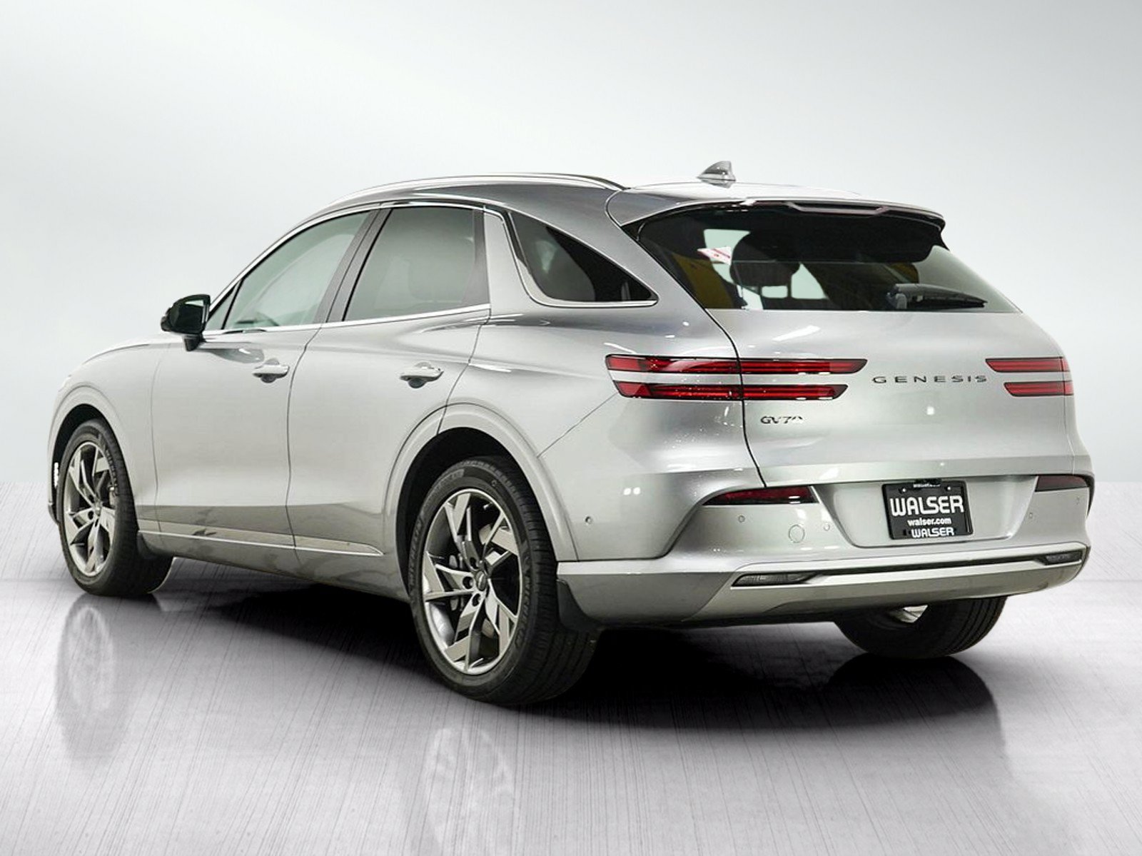 Used 2023 Genesis Electrified GV70 AWD/4WD image 3