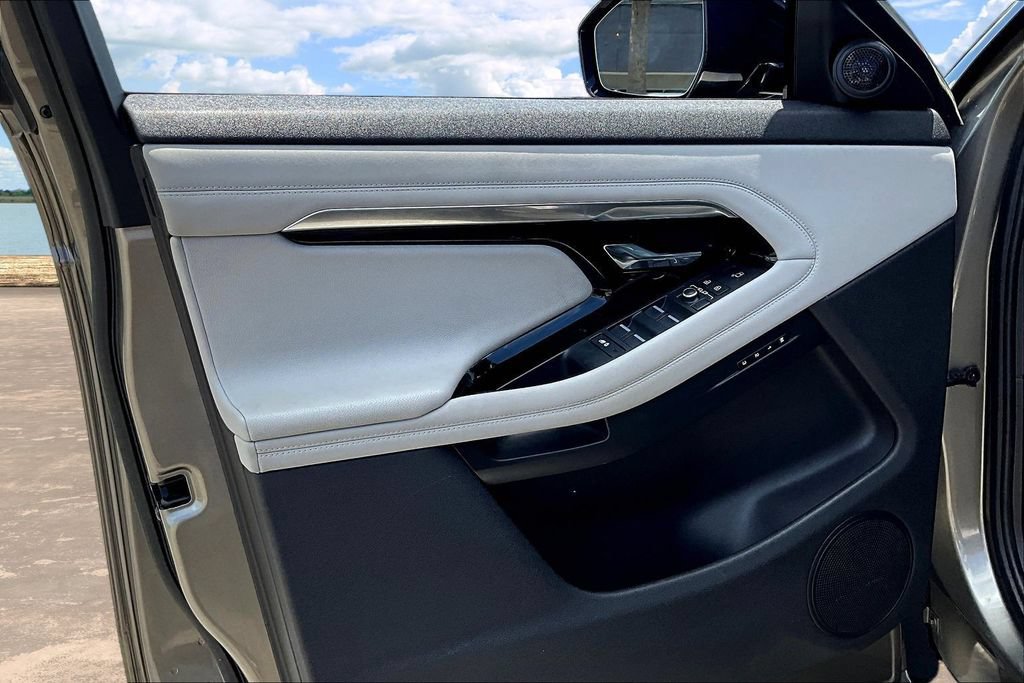 Used 2021 Land Rover Range Rover Evoque R-Dynamic S AWD/4WD image 20