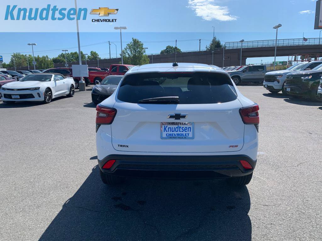 New 2026 Chevrolet Trax RS w/ Sunroof Package FWD image 6