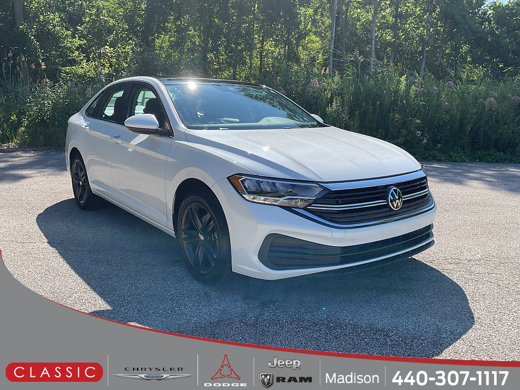 Used 2023 Volkswagen Jetta SE w/ Panoramic Sunroof Package FWD image 1