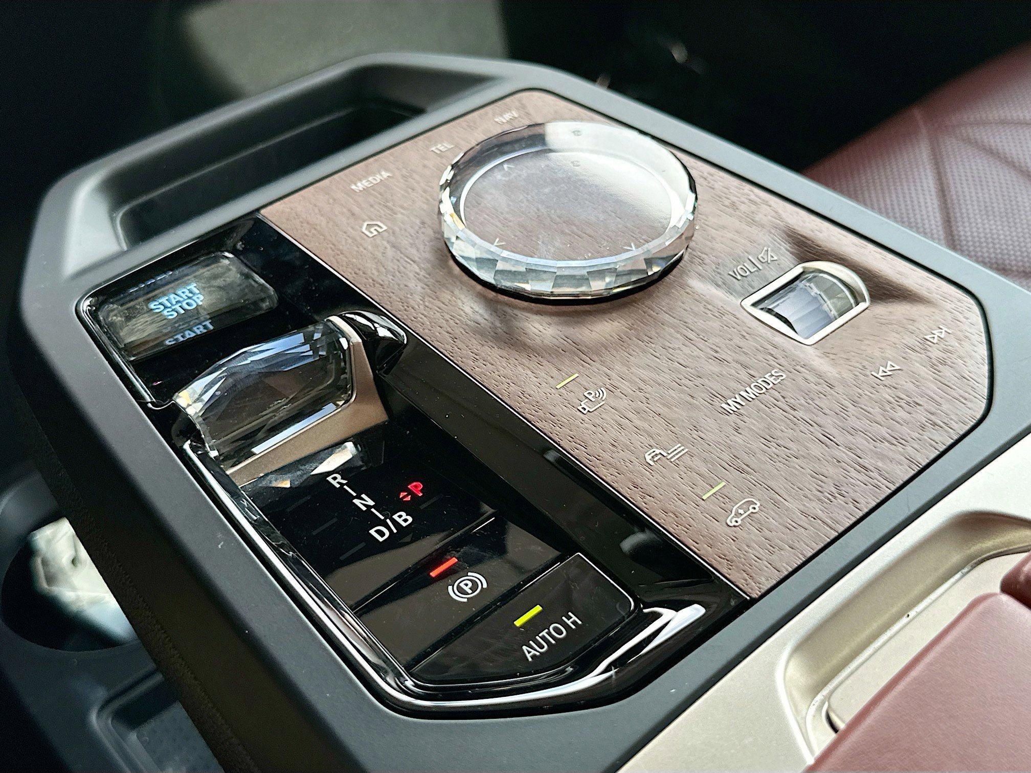 Certified 2022 BMW iX xDrive50 w/ Premium Package image 17