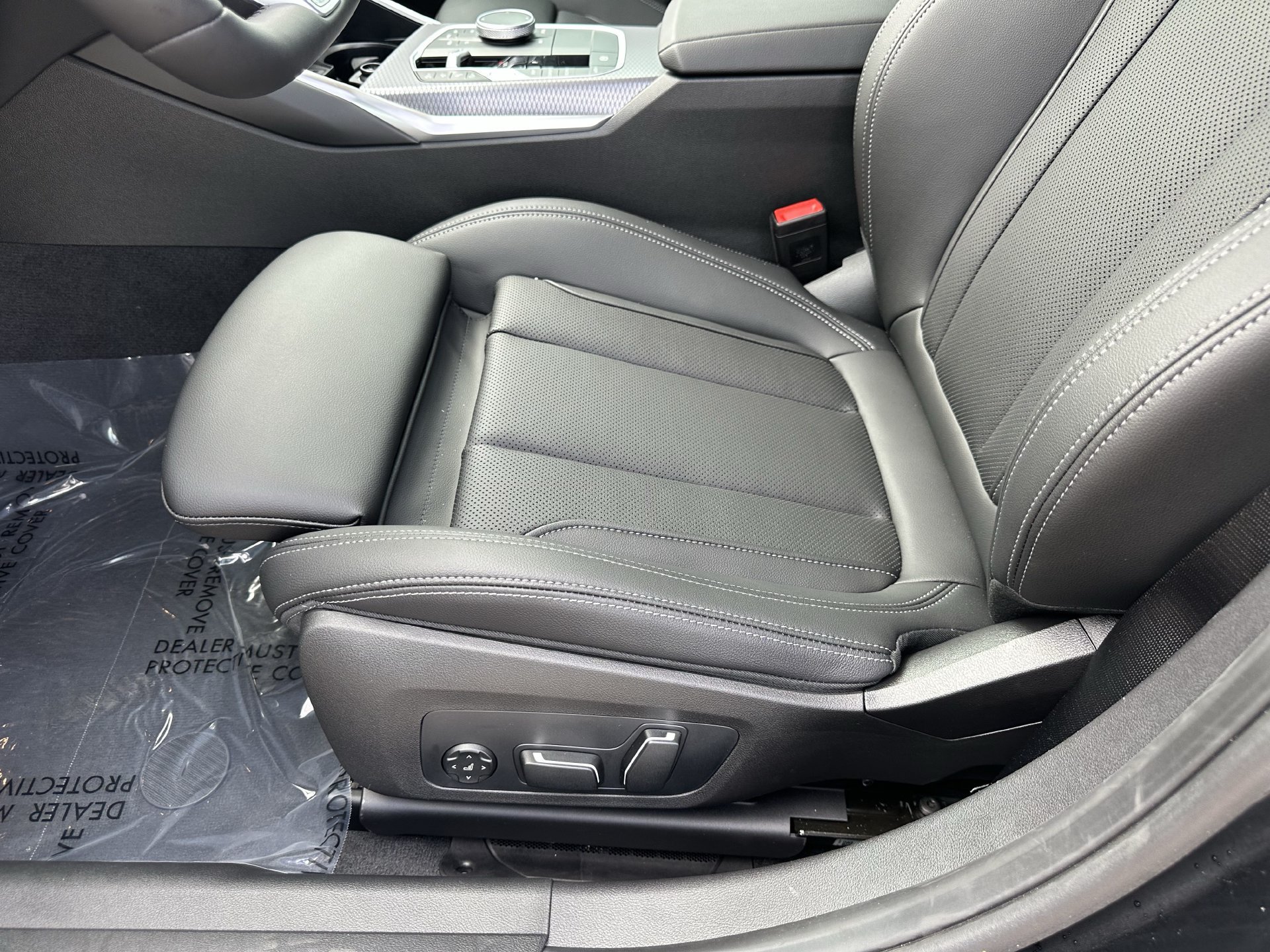 New 2026 BMW 330i Sedan w/ M Sport Package RWD image 22