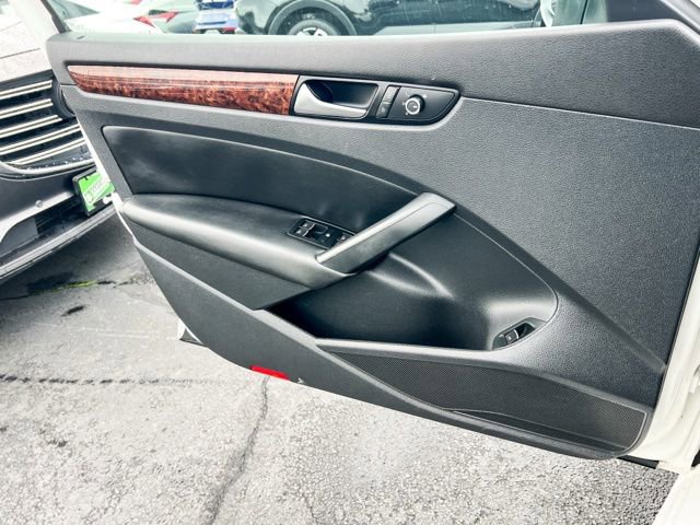 Used 2013 Volkswagen Passat 3.6 SEL Premium image 13