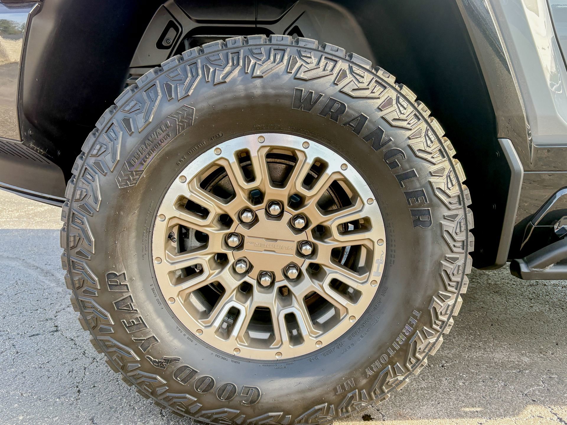Used 2024 GMC Hummer EV 2X w/ Extreme Off-Road Package AWD/4WD image 15