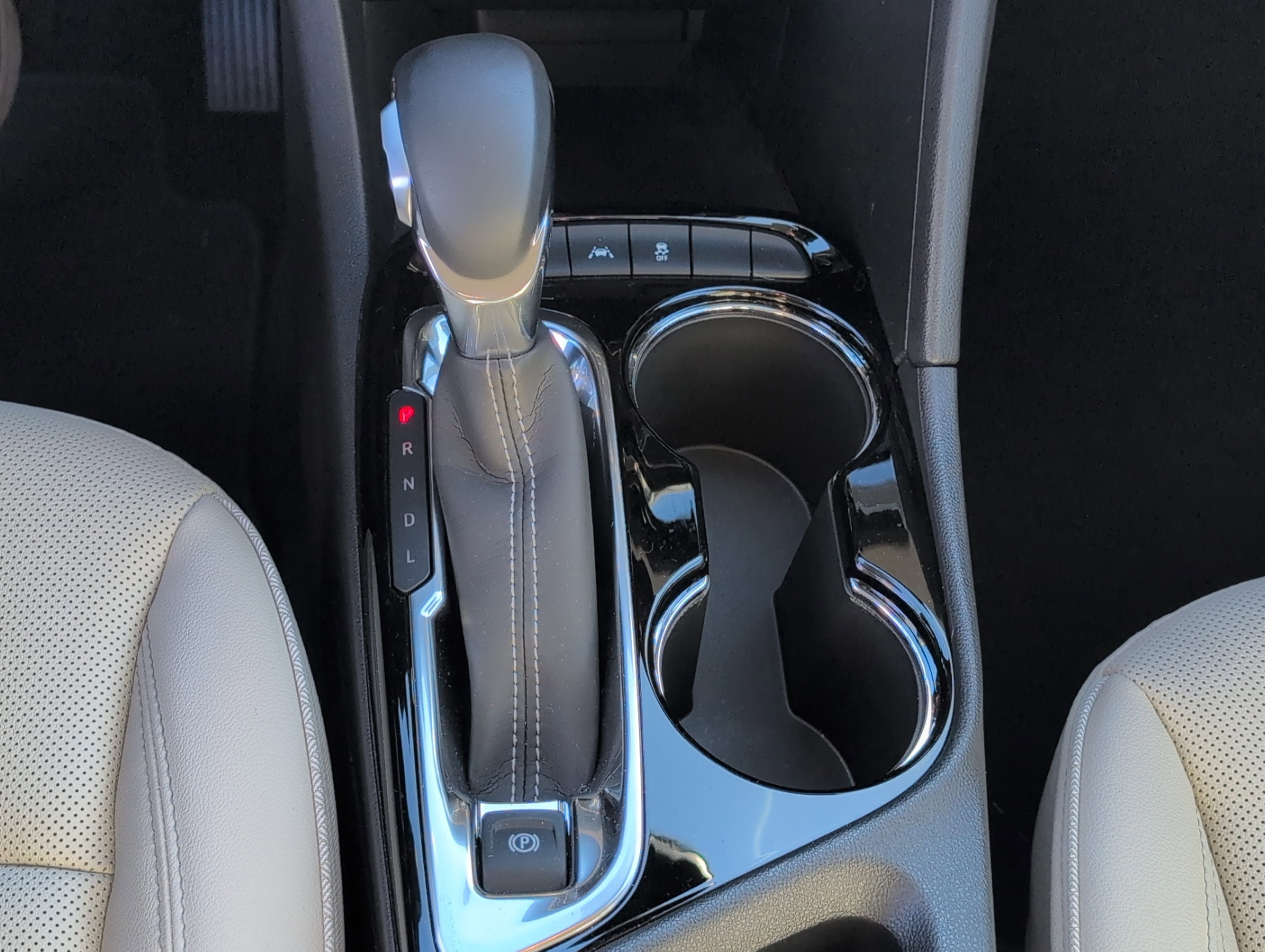 Certified 2025 Buick Encore GX Sport Touring image 21