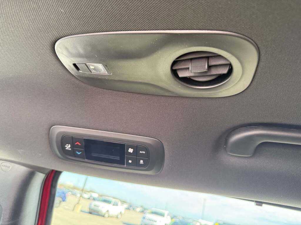 New 2026 Chrysler Pacifica Select image 21