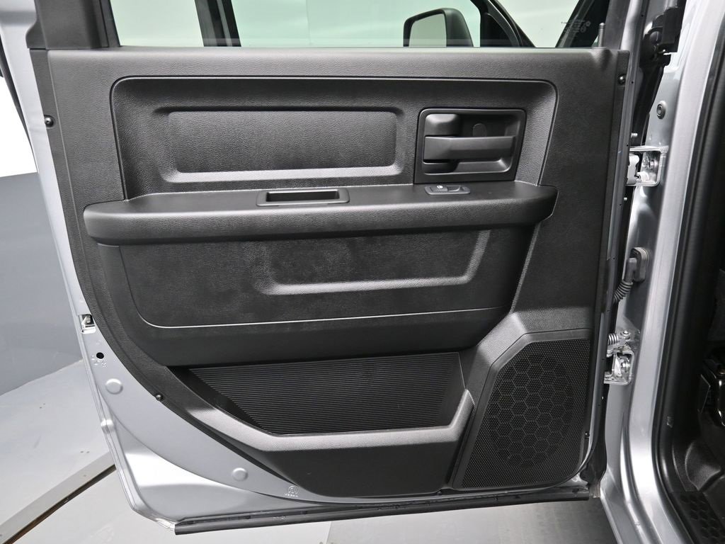 Used 2024 RAM 2500 Tradesman w/ Chrome Appearance Group image 31