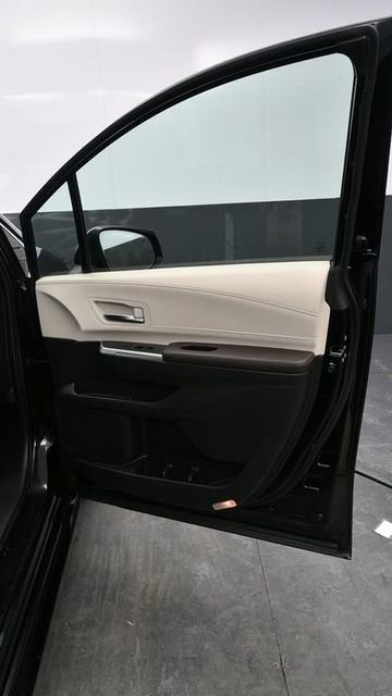 Used 2022 Toyota Sienna Platinum image 9