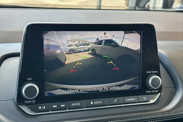 Used 2023 Nissan Rogue SV image 18