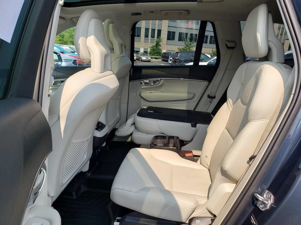Used 2020 Volvo XC90 T6 Momentum AWD/4WD image 30