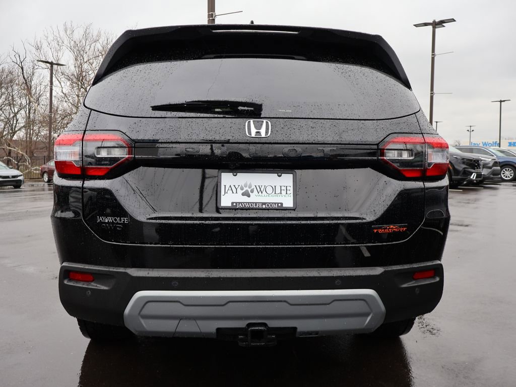 Certified 2025 Honda Pilot TrailSport image 6