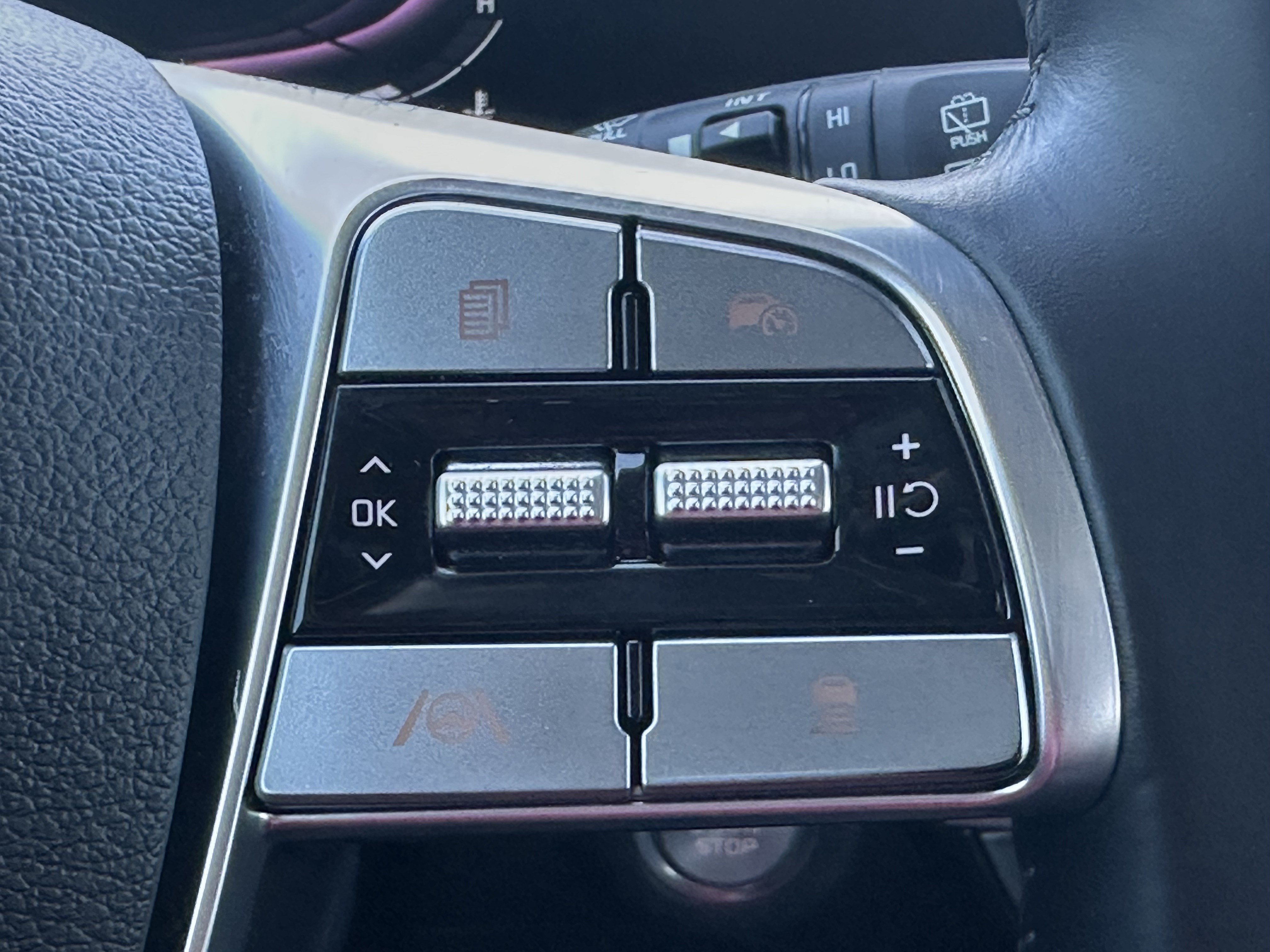 Used 2024 Kia Telluride LX FWD image 25