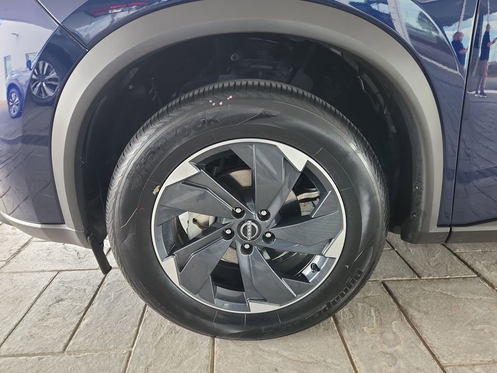 Used 2025 Nissan Rogue SV image 29