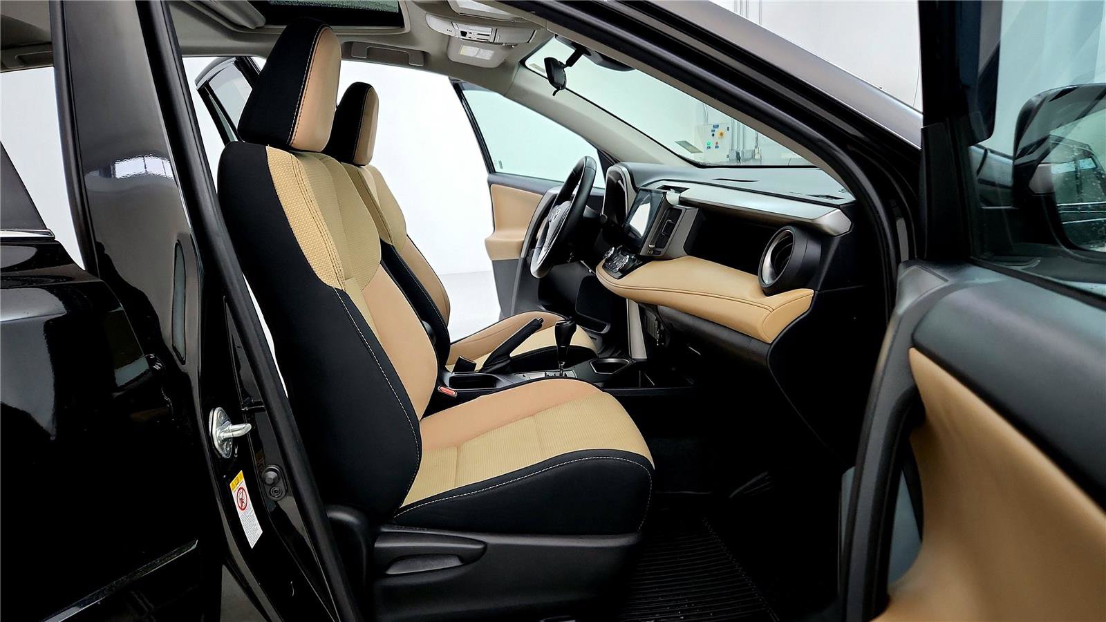 Used 2017 Toyota RAV4 XLE w/ Plus Extra Value Package image 17