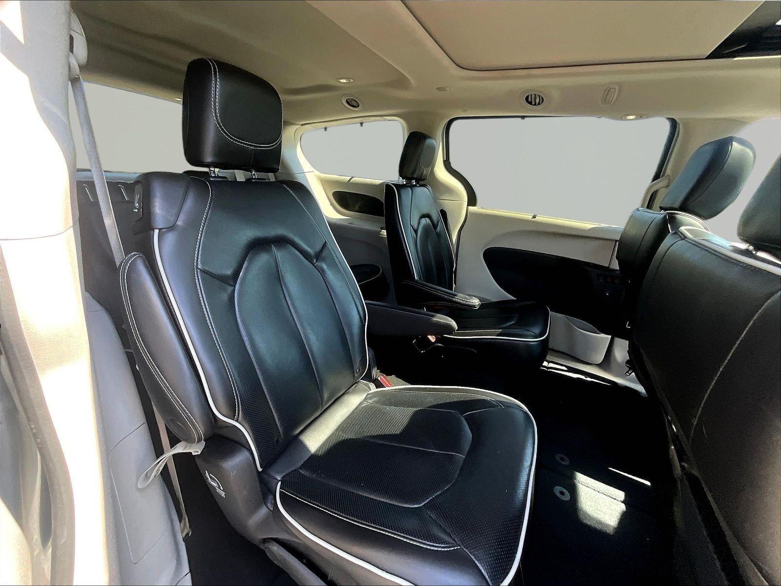 Used 2023 Chrysler Pacifica Limited FWD image 25