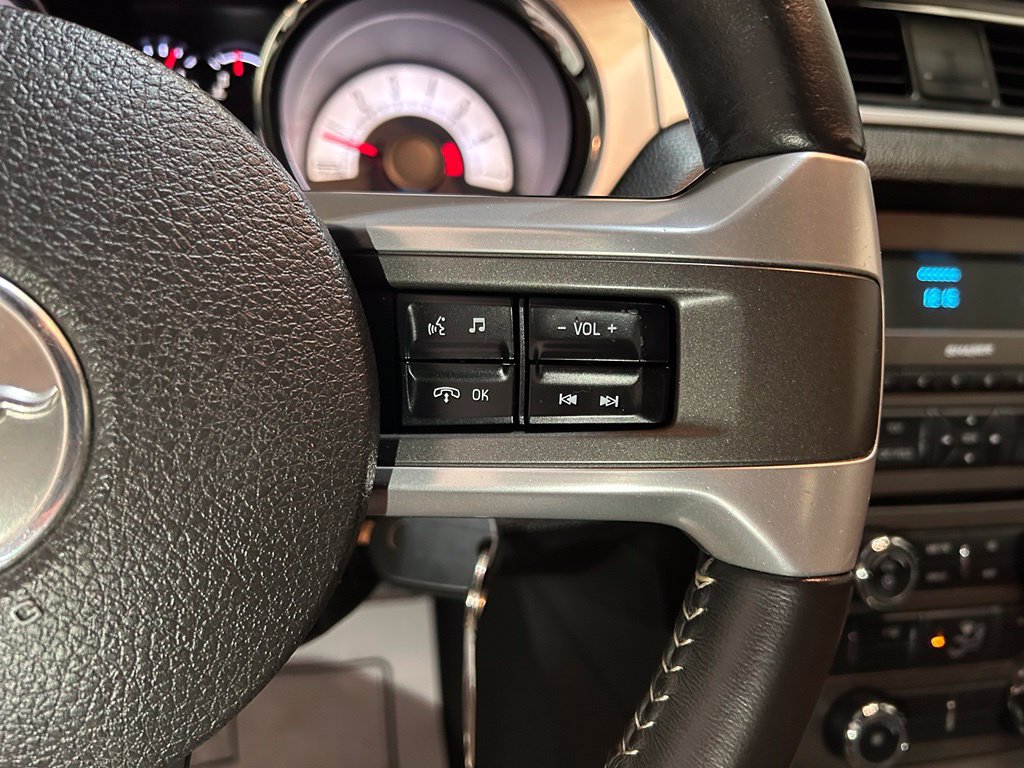 Used 2010 Ford Mustang Convertible RWD image 20