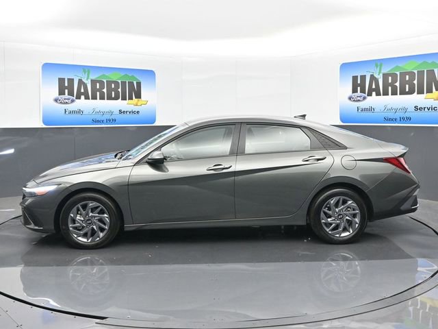 Used 2024 Hyundai Elantra SEL image 2
