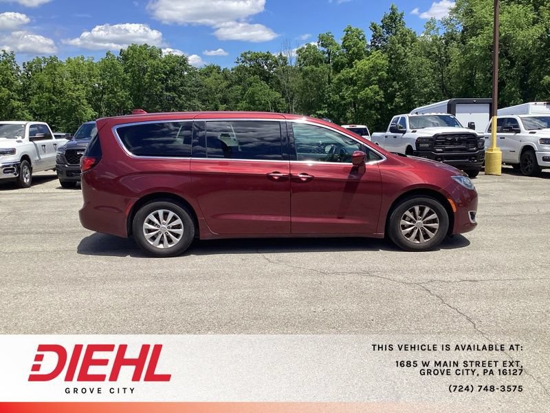 Used 2019 Chrysler Pacifica Touring Plus w/ Cold Weather Group FWD image 8