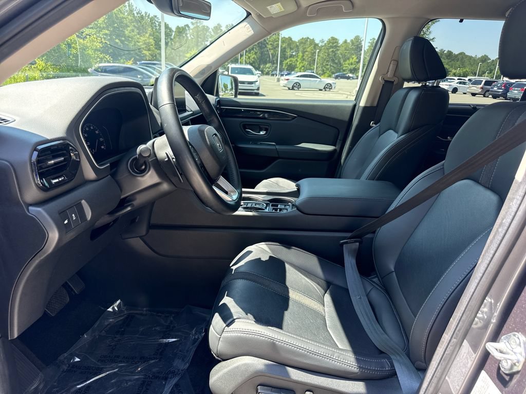 Used 2025 Honda Pilot EX-L image 12