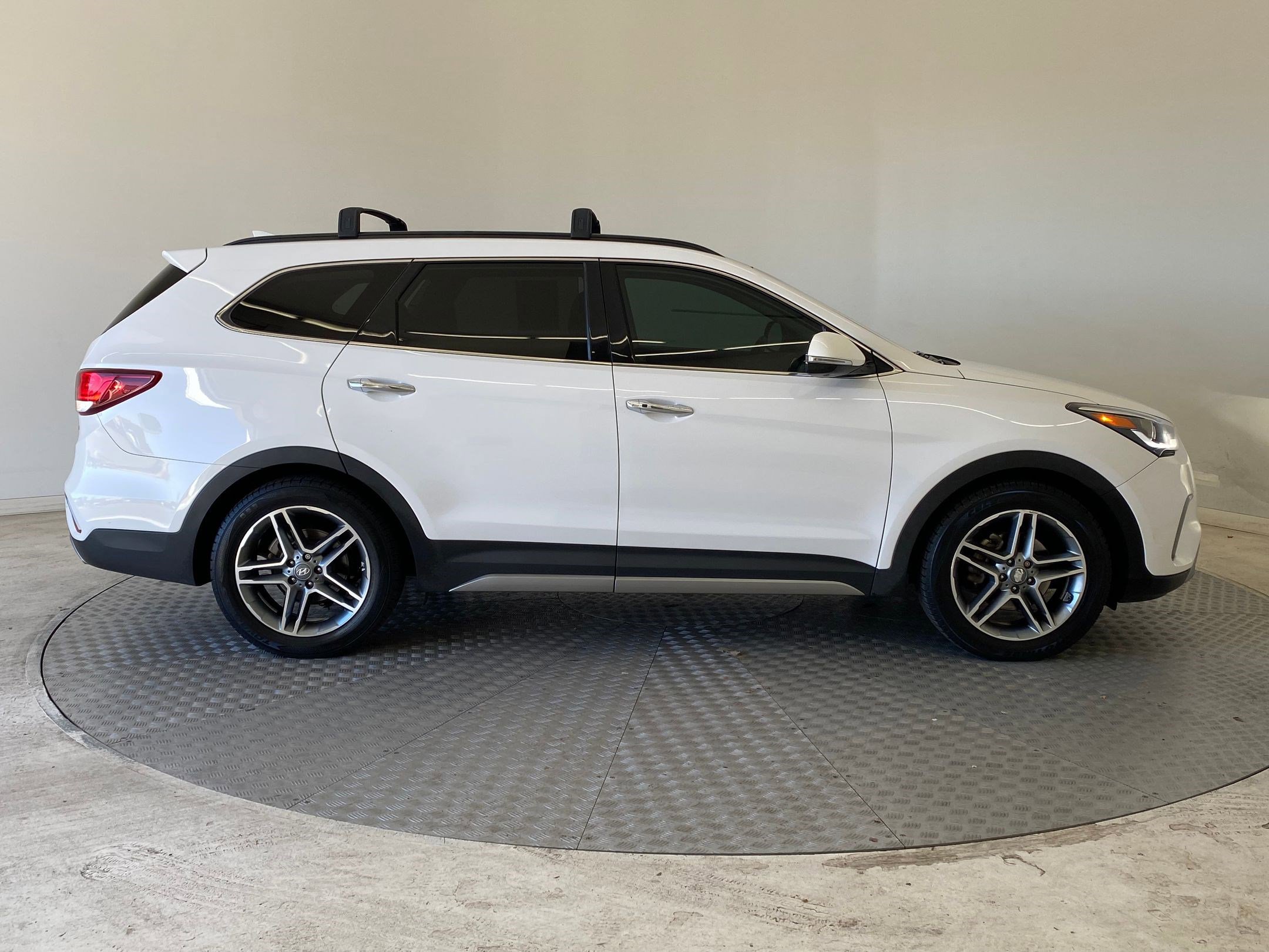 Used 2017 Hyundai Santa Fe Limited AWD/4WD image 8