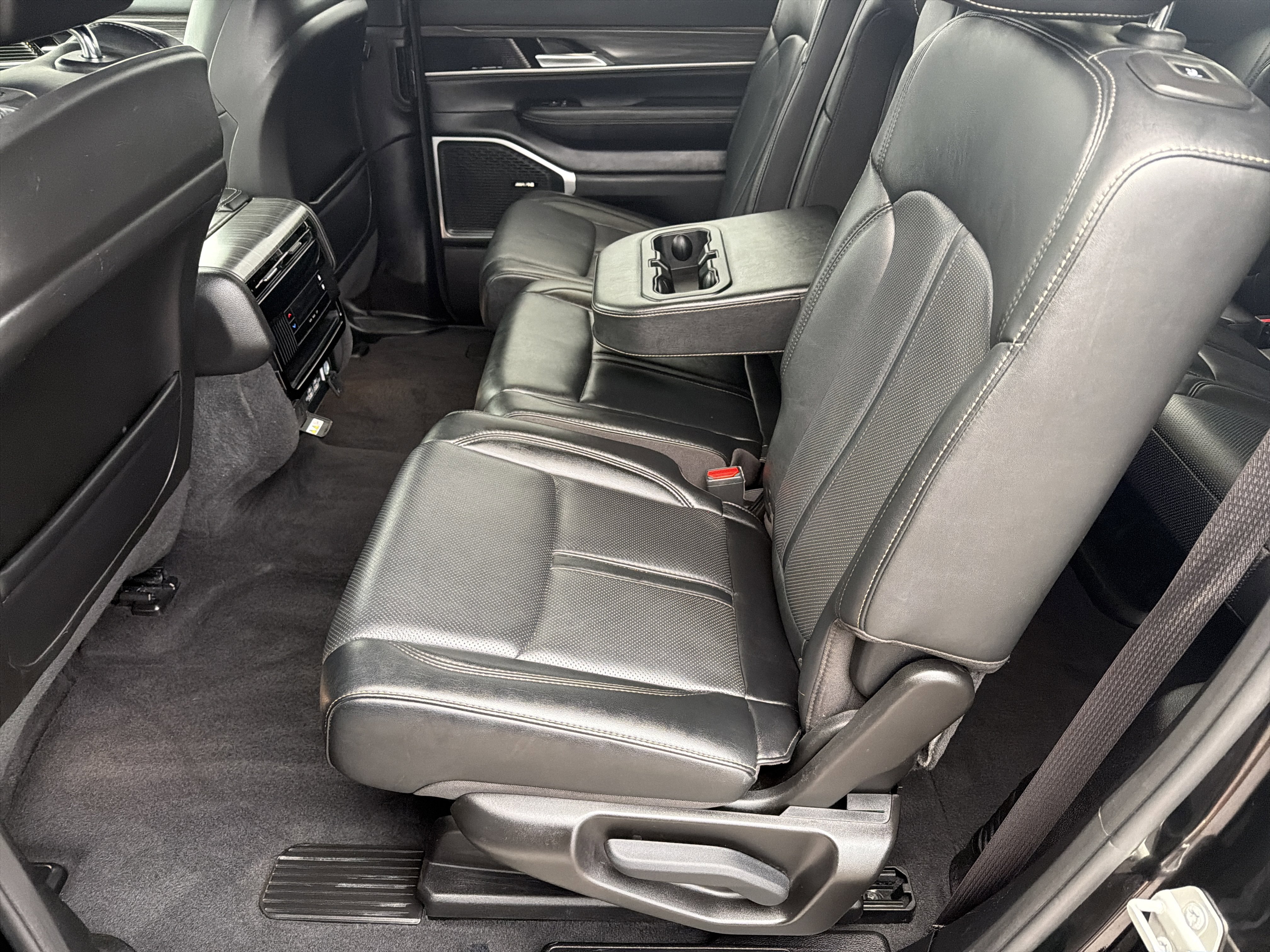 Used 2024 Jeep Wagoneer Series II w/ Flexible Seating Group image 23