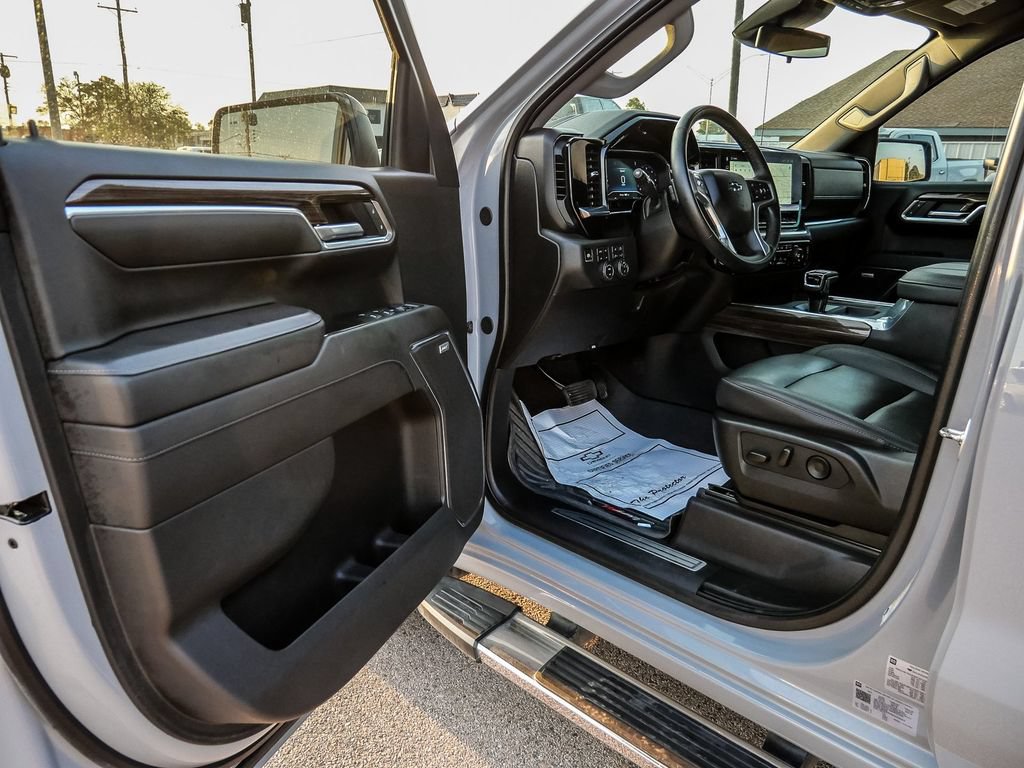 Used 2025 Chevrolet Silverado 1500 RST w/ RST All Star Premium Package AWD/4WD image 32