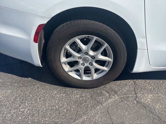 Used 2022 Chrysler Pacifica Touring-L image 10