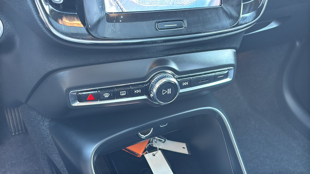 Certified 2026 Volvo XC40 B5 Plus AWD/4WD image 22