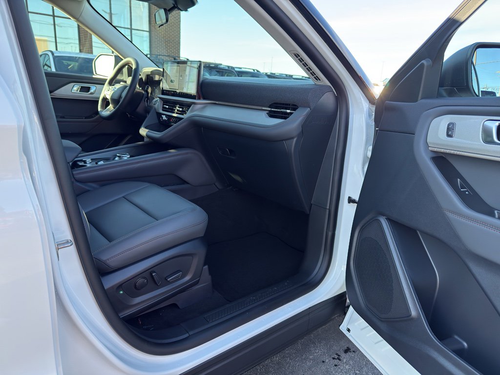 New 2026 Ford Explorer Active w/ Active Comfort Package image 31
