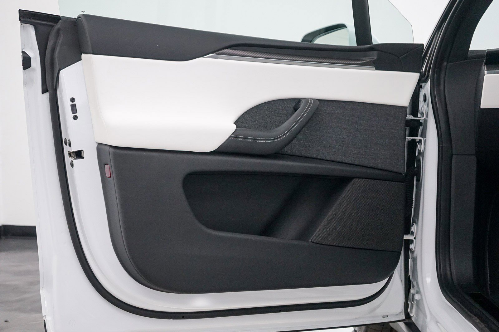 Used 2023 Tesla Model X Plaid image 28