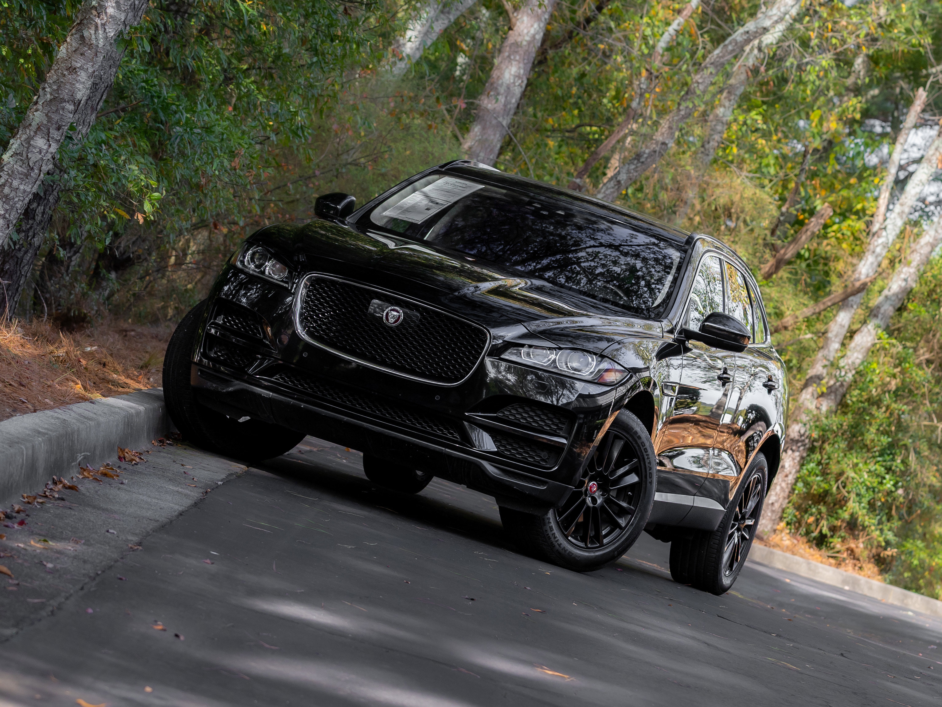 Used 2019 Jaguar F-PACE Prestige image 22
