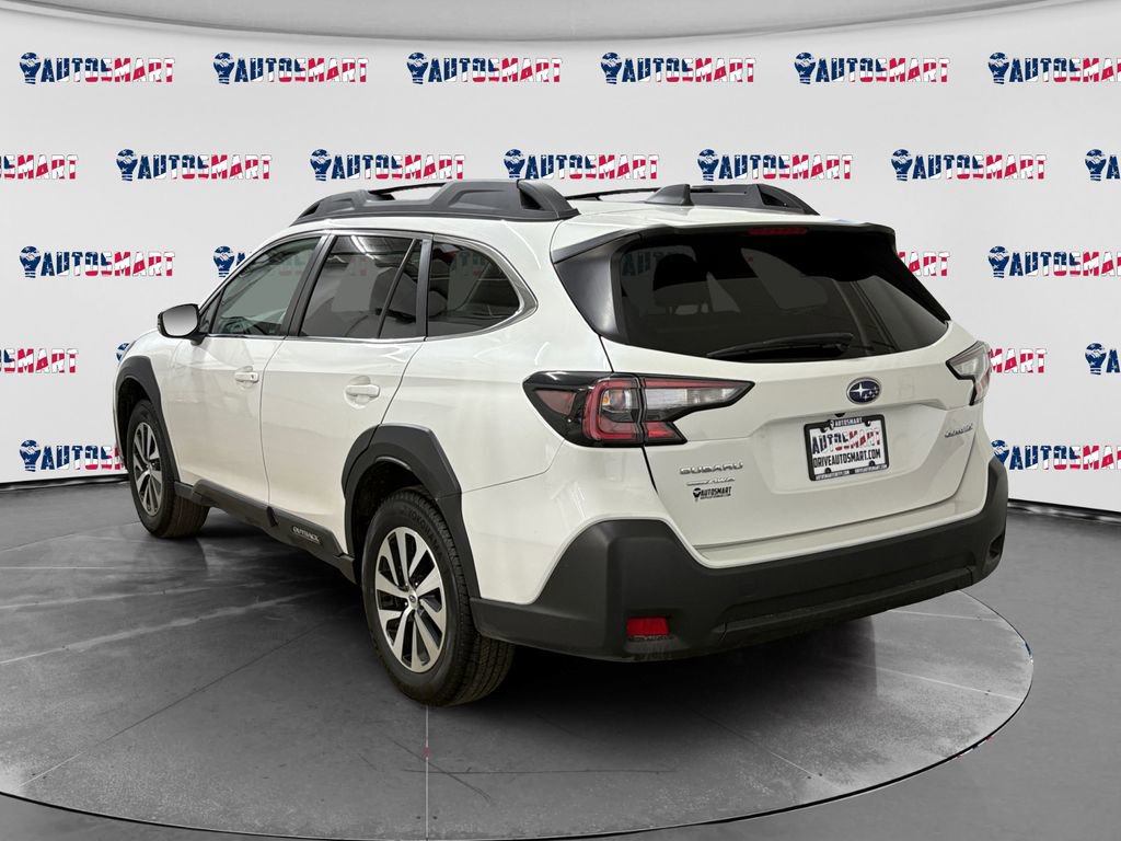 Used 2023 Subaru Outback Premium image 3
