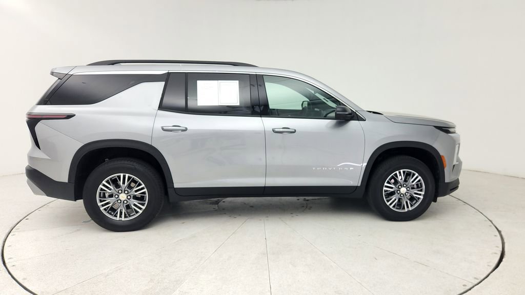 Certified 2025 Chevrolet Traverse LT w/ Driver Confidence Package image 9
