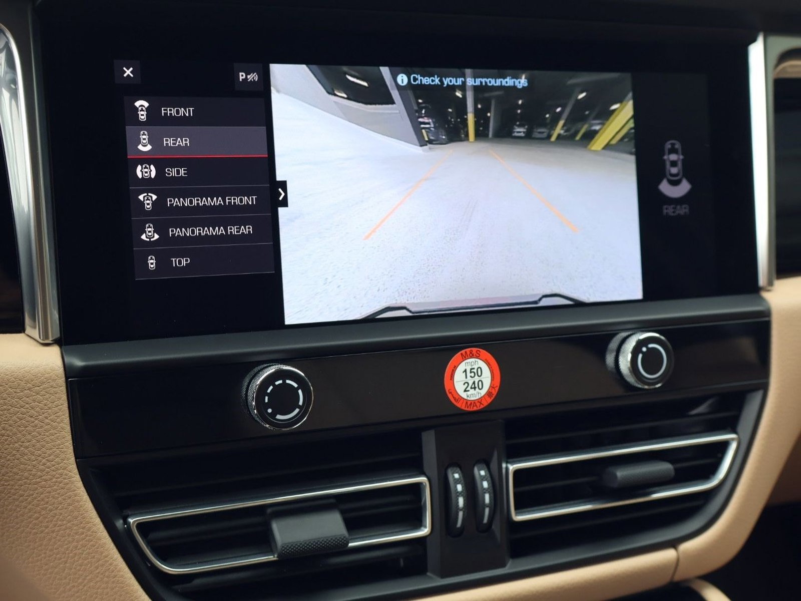 Certified 2025 Porsche Macan AWD/4WD image 19