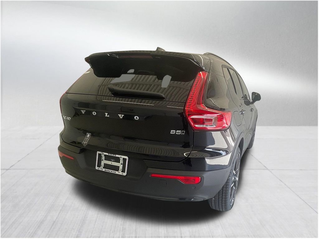 Used 2024 Volvo XC40 B5 Ultimate image 4