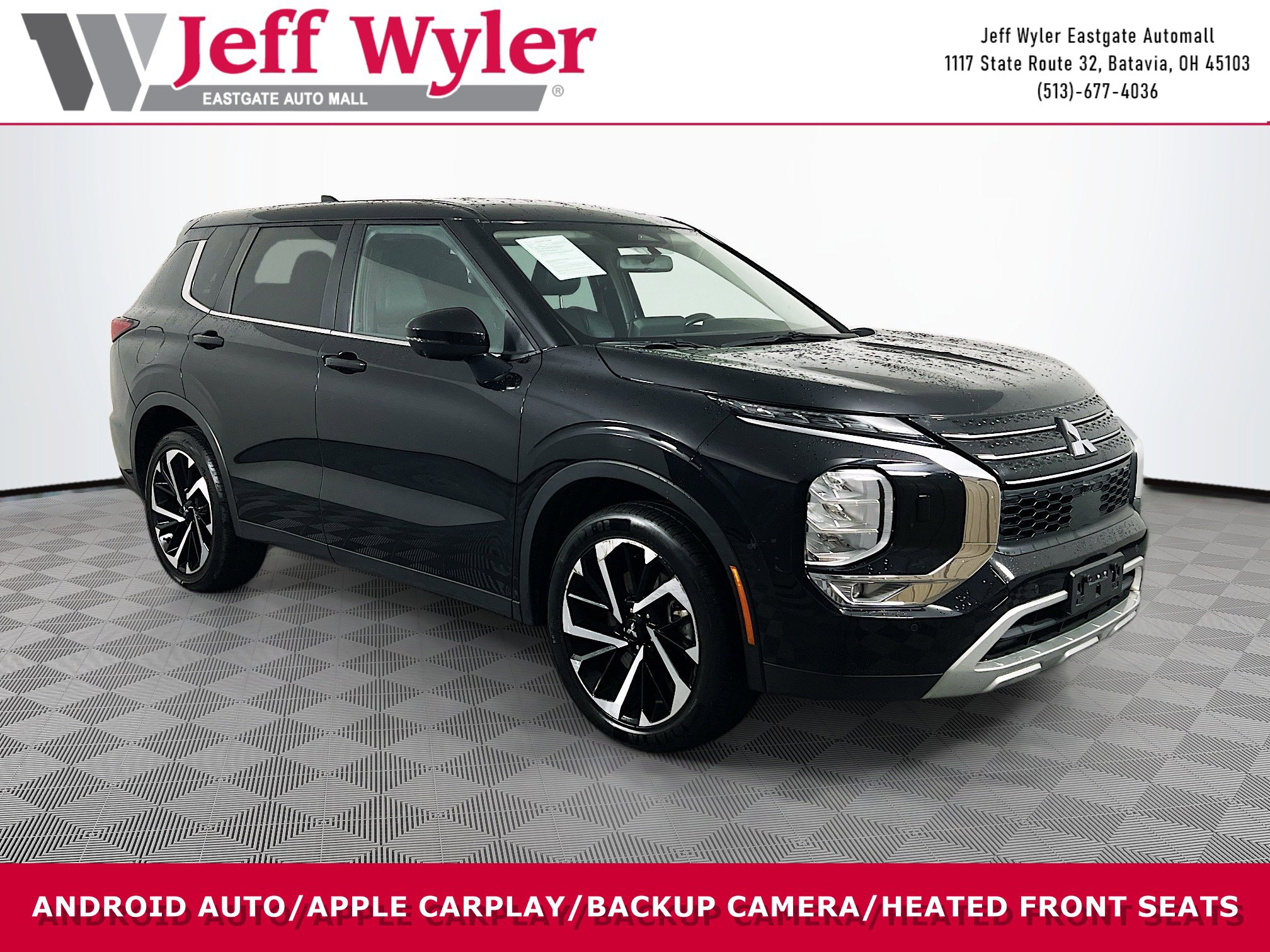 Used 2023 Mitsubishi Outlander SE image 1