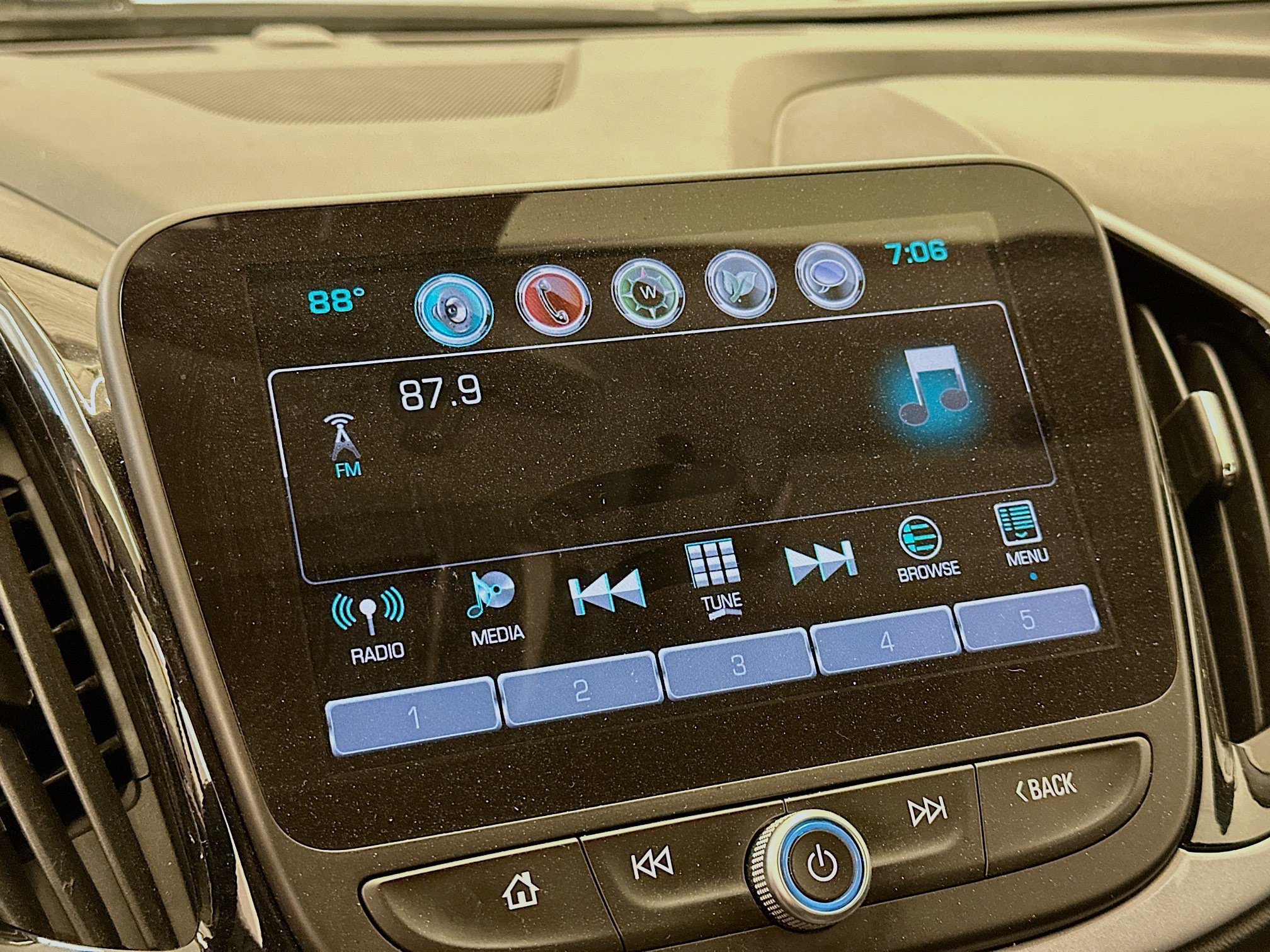 Used 2018 Chevrolet Volt LT w/ Comfort Package FWD image 21